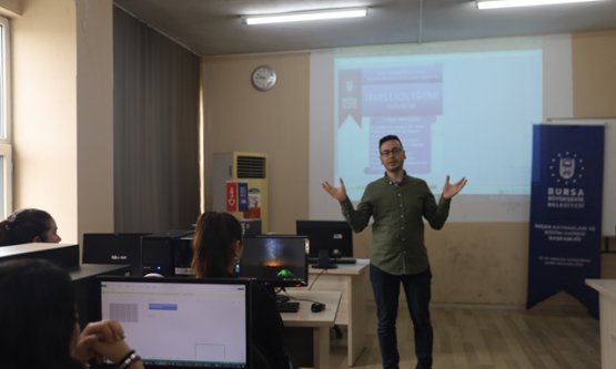 Bursa Büyükşehir Belediyesi ve Uludağ Üniversitesi'nden Öğrencilere Kariyer Desteği: Ücretsiz Excel Eğitimi Tamamlandı!