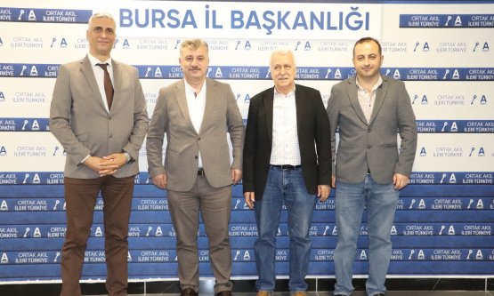 Bursa'da Emekli ve Emekçilerden Anahtar Parti'ye Ziyaret: Sorunlar ve Çözüm Arayışları Masaya Yatırıldı