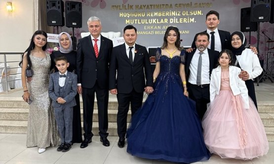Bursa Siyaset ve Cemiyet Hayatının Tanınan İsimleri Aktaş Ailesinin Nişan Töreninde Buluştu!