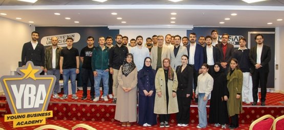 Genç MÜSİAD Bursa'dan Üniversite Gençliğine Kariyer Rehberliği: 'Sınırları Zorla' Dediler