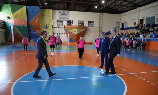 İnegöl'de Engelsiz Kalpler Futsal Turnuvası Coşkusu: Dostluk Kazandı, Engeller Aşıldı