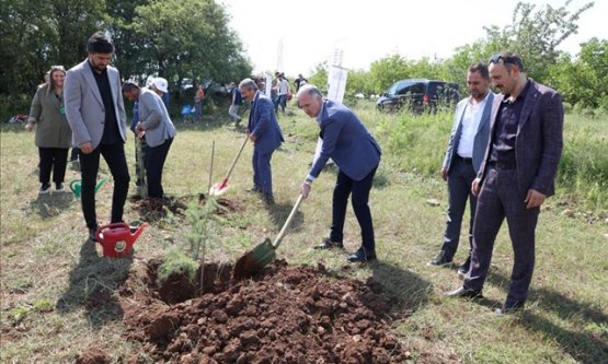 İnegöl'de Fidan Dikme Coşkusu: Geleceğe Nefes Olmak İçin 150 Fidan Toprakla Buluştu!