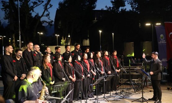 İnegöl Gençlik Korosu'ndan 19 Mayıs'a Özel Coşkulu Pop Konseri!