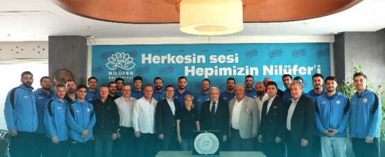 Nilüfer Belediyespor Erkek Hentbol Takımı'ndan Avrupa'ya Doğru: Başkan Özdemir'den Tebrik!