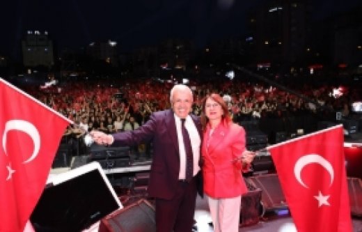 Nilüfer'de 19 Mayıs Coşkusu Zirve Yaptı: Hayko Cepkin Konseriyle Unutulmaz Kutlama