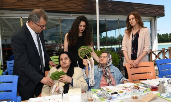 Osmangazi Belediyesi Anneler Gününde ALBAM Sakinlerine Özel Etkinlik Düzenledi