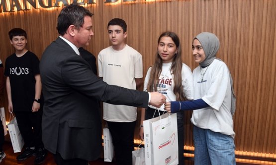 Osmangazi Belediyesi'nden LGS Öğrencilerine Tam Destek: Başkan Aydın'dan Anlamlı Ziyaret