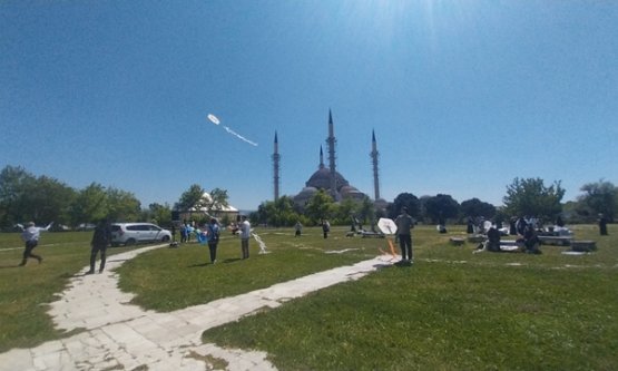 Uludağ Üniversitesi'nde Filistin ve Doğu Türkistan İçin 'Göğe Uzanan Umut' Etkinliği: Katliamlara Uçurtmalı Tepki