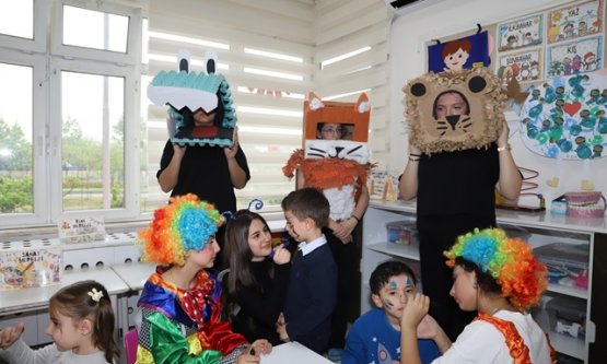 Yıldırım Ticaret ve Mesleki Teknik Anadolu Lisesi'nden 'Gülümsemenin Gücü' Projesi: Minikler Palyaçolarla Şenlendi!