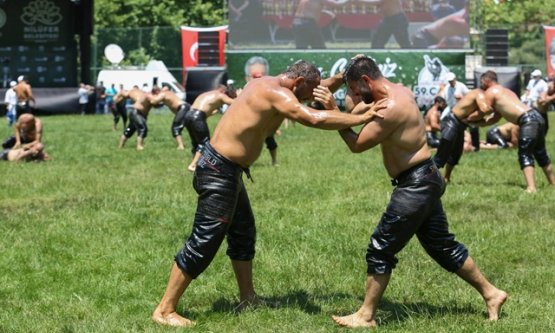 63. Geleneksel Tarihi Çalı Güreşleri'nde Kırkpınar Başpehlivanları Er Meydanında!