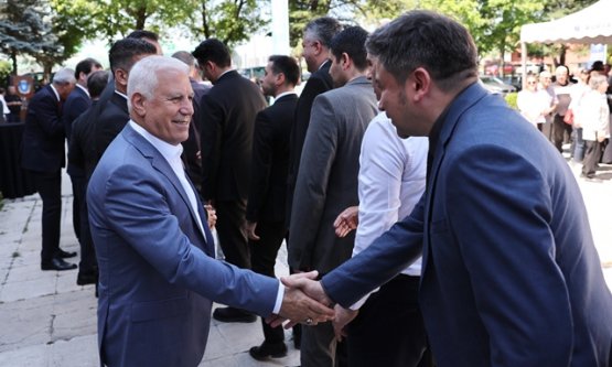 Başkan Bozbey'den Büyükşehir Çalışanlarına Bayram Ziyaretleri: '14 Bin Kişilik Büyük Aileyiz!'