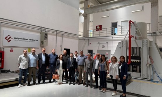 Bursa Büyükşehir Belediyesi'nden Depreme Karşı Önemli Adım: Sismik İzolatör Test Merkezi'ne Teknik Ziyaret!