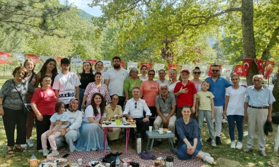 CHP Yıldırım Kadın Kollarından 'Sepetini Al Paylaşmaya Gel' Etkinliği: Dayanışma ve Sosyal Sorumluluk Mesajı