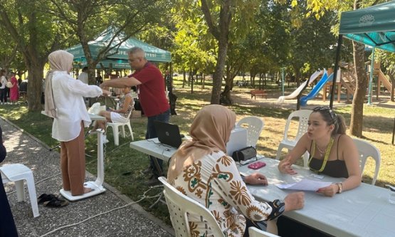 Nilüfer Belediyesi'nden 'Sağlıklı Yaşlanıyoruz' Etkinliği: 24 Mahallede Ücretsiz Sağlık Hizmeti!
