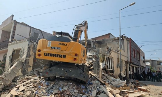 Osmangazi Belediyesi'nden Kaçak Yapıya Geçit Yok: Hamitler'deki İki Katlı Bina Yıkıldı!