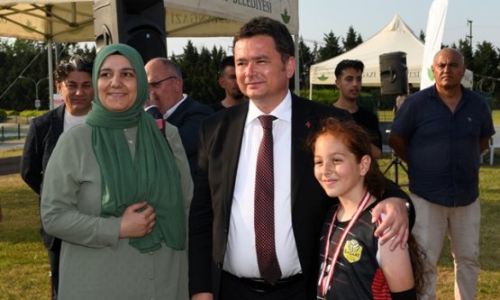 Osmangazi Belediyesi'nden Türkiye'de Bir İlk: Kız Çocukları Mini Voleybol Şenliği'nde Buluştu!