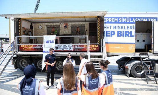 AFAD Deprem Simülasyon TIR'ı Osmangazi'de Yoğun İlgi Gördü: Deprem Bilinci Artıyor!