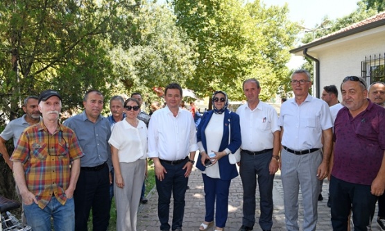 Başkan Erkan Aydın'dan Küçükbalıklı Mahallesi'ne Limonata İkramı ve Sıcak Hava Uyarısı!