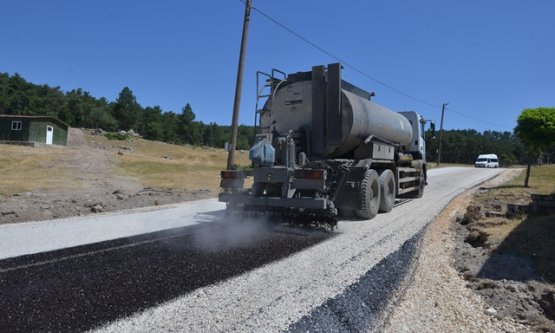 Bursa Büyükşehir Belediyesi'nden Kırsal Yollara Konfor Dokunuşu: Büyükorhan ve Orhaneli'de Asfalt Seferberliği!