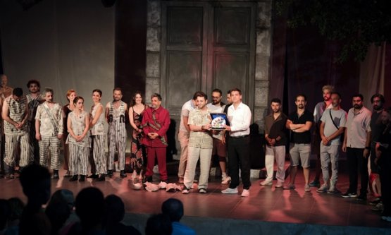 Bursa Büyükşehir Belediyesi Şehir Tiyatrosu 'Antigone' ile Balıkesir Sahnesindeydi!