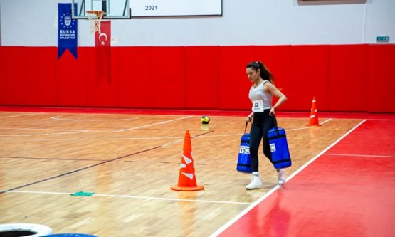 Bursa Büyükşehir Belediyesi Zabıta Alımı İçin Adaylar Ter Döktü: Zorlu Parkurda Kıran Kırana Mücadele!
