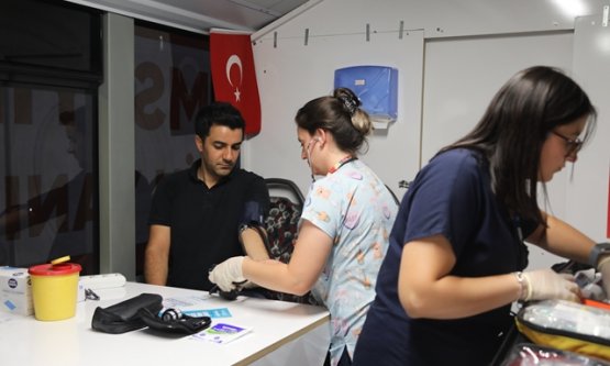 Bursa'da Sağlık Hizmeti Seferberliği: Büyükşehir'den Mevsimlik İşçilere 'Sağlık Otobüsü' Desteği!