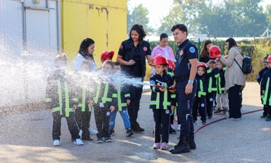 Bursa İtfaiyesi'nden Geleceğe Yatırım: 183 Bin Öğrenciye Yangın Güvenliği Eğitimi!