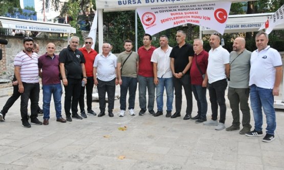 Bursa Ulu Camii'nde Şehitler İçin Aşure İkramı: Birlik ve Minnet Buluşması