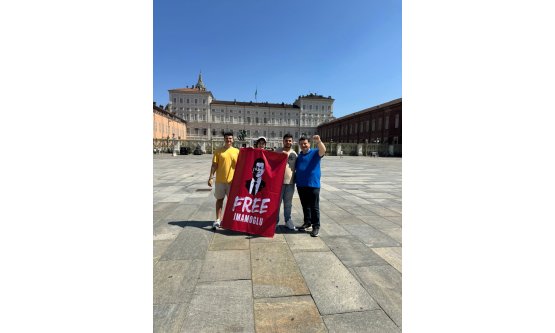 CHP Bursa Milletvekili Hasan Öztürk'ten Roma'da 'Free İmamoğlu' Eylemi!