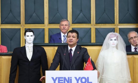 Mahmut Arıkan'dan cansız mankenli ''EVLİLİK' açıklaması: 'Gençler Evlenmiyor Değil, Evlenemiyor!'