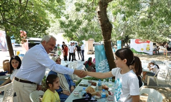 Nilüfer'de Yaz Kütüphanesi Şenlikle Kapandı: Geleceğe Umutlu Adımlar!