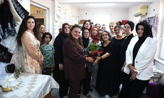 Osmangazi OSMEK Çeltik Köyü'nde Kadınların El Emekleri Sergilendi: Sanat ve Mesleki Gelişim Bir Arada!