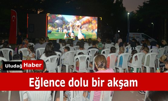 Bursa Büyükşehir Belediyesi'nden Çocuklara Eğlence Dolu Akşam: Merinos Parkı'nda Açık Hava Sineması