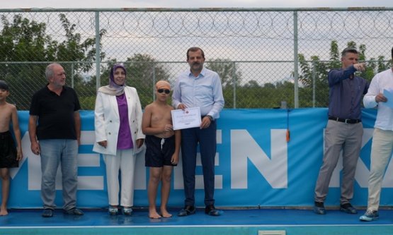 Gürsu Belediyesi'nden Minik Yüzücülere Sertifika Töreni