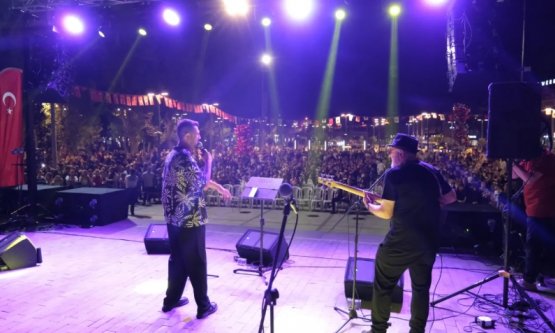 İnegöl'de 30 Ağustos Coşkusu Konserle Zirveye Çıktı
