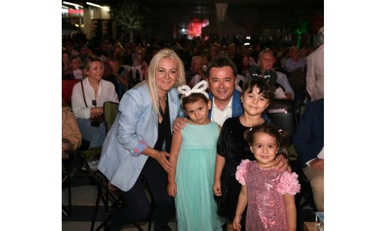 Osmangazi'de Yaz Sineması Keyfi: 'Bursa Bülbülü' Filmi Gösterildi