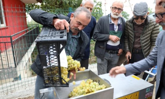İnegöl Belediyesi'nden Üzüm Üreticilerine Önemli Destek: Ücretsiz Üzüm Sıkma Makinesi Hizmete Sunuldu