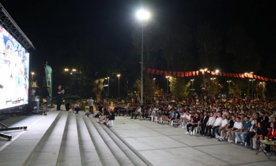 İnegöl'de Milli Basketbol Coşkusu: Final Heyecanı Dev Ekranda Yaşandı