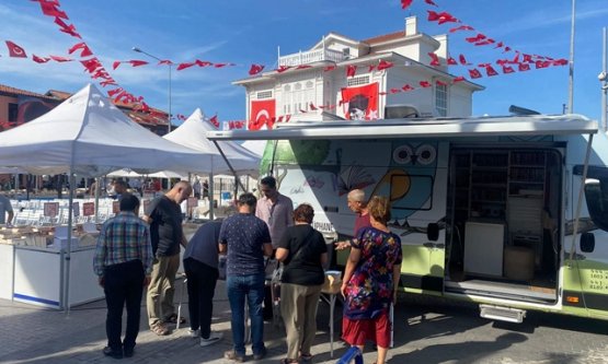 Nilüfer Belediyesi, Mudanya Kitap Fuarı'nda Gezici Kütüphane ile Yer Aldı