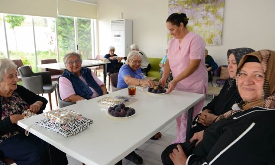 Nilüferli Kadın Derneklerinden Huzurevi Sakinlerine Anlamlı Ziyaret