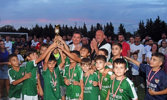 Osmangazi Belediyesi'nden Minik Yeteneklere Futbol Şöleni