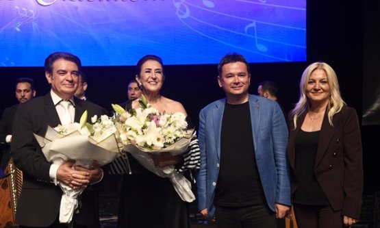 Osmangazi Belediyesi'nden Sanat Güneşi Zeki Müren'e Muhteşem Anma Gecesi