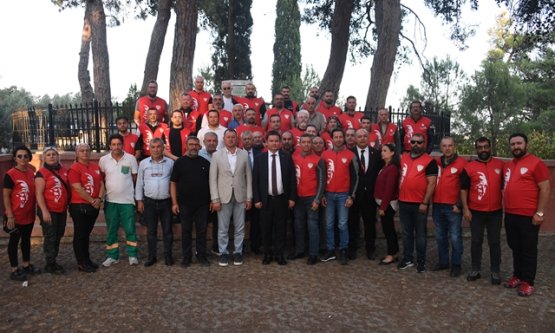Osmangazi'de 103. Yıl Kurtuluş Coşkusu: Başkan Aydın, Şehitliklerde Dua Etti