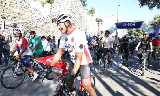 'Pedallar Dönüyor, İyilik Büyüyor' Bisiklet Turu Bursa'da Gerçekleşti