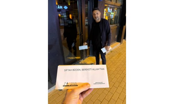 Anahtar Parti Gürsu'dan Anlamlı Destek: Esnafa Kapalı Kapı Altından Siftah Parası Dağıtıldı