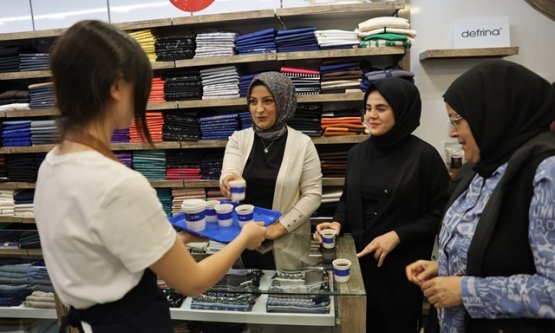 Burfaş'tan 1 Ekim Dünya Kahve Günü'ne Özel İkram: Sosyal Tesisler ve Çarşı Esnafı Ücretsiz Kahve İçti