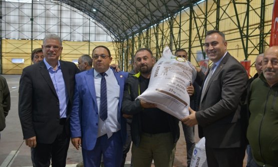 Bursa Büyükşehir'den Çiftçiye Yem Desteği: 9 Ton İtalyan Çimi Tohumu Dağıtıldı
