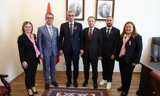 Bursa Kanserle Savaş Derneği'nden Sağlık Bakanı Memişoğlu'na Ziyaret: Meme Kanseri Farkındalığı Gündemde