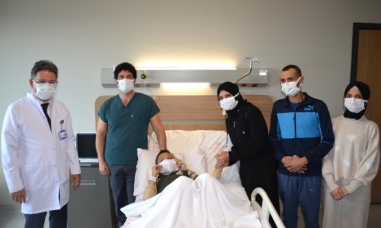 Bursa Şehir Hastanesi'nde Mucize Nakil: 9 Yaşındaki İdo'ya Babasından Hayat Öpücüğü