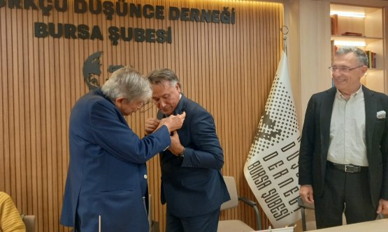 Büyükelçi Onur Öymen'den ADD Bursa Şubesi'ne Destek Ziyareti: 'Türkiye Rotasından Sapıyor' Uyarısı